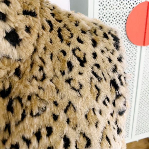 Kristen Blake Leopard Faux Fur Reversible Vest - Picture 5 of 12